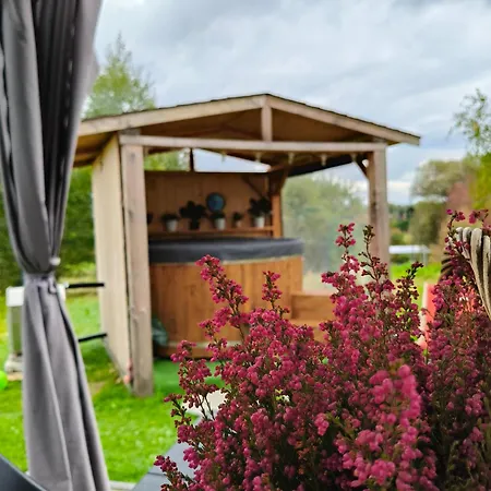 Pod Szczyrkiem Z Ogrodem Na Wylacznosc Basen Goraca Bania Σαλέ